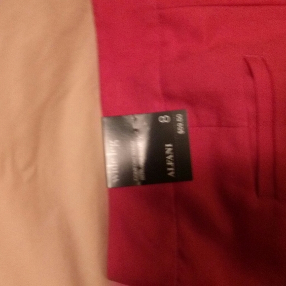 Women's Shorts - Picture 4 of 4